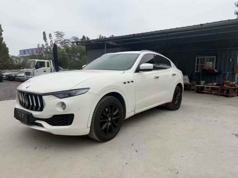 济宁19年玛莎拉蒂Levante2