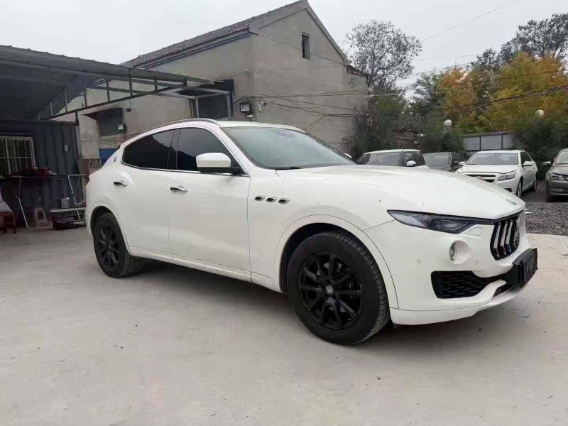 济宁19年玛莎拉蒂Levante3