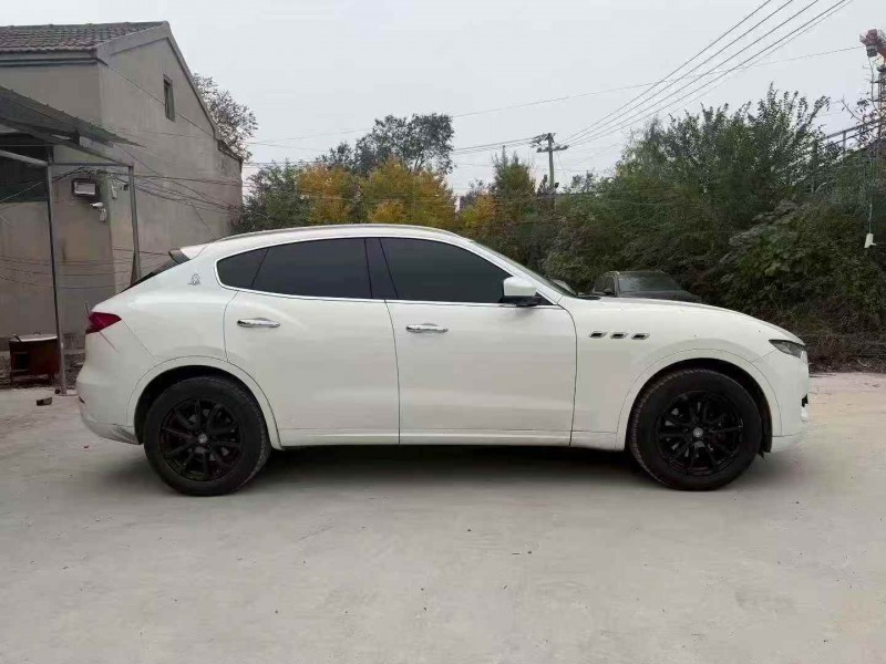 济宁19年玛莎拉蒂Levante8