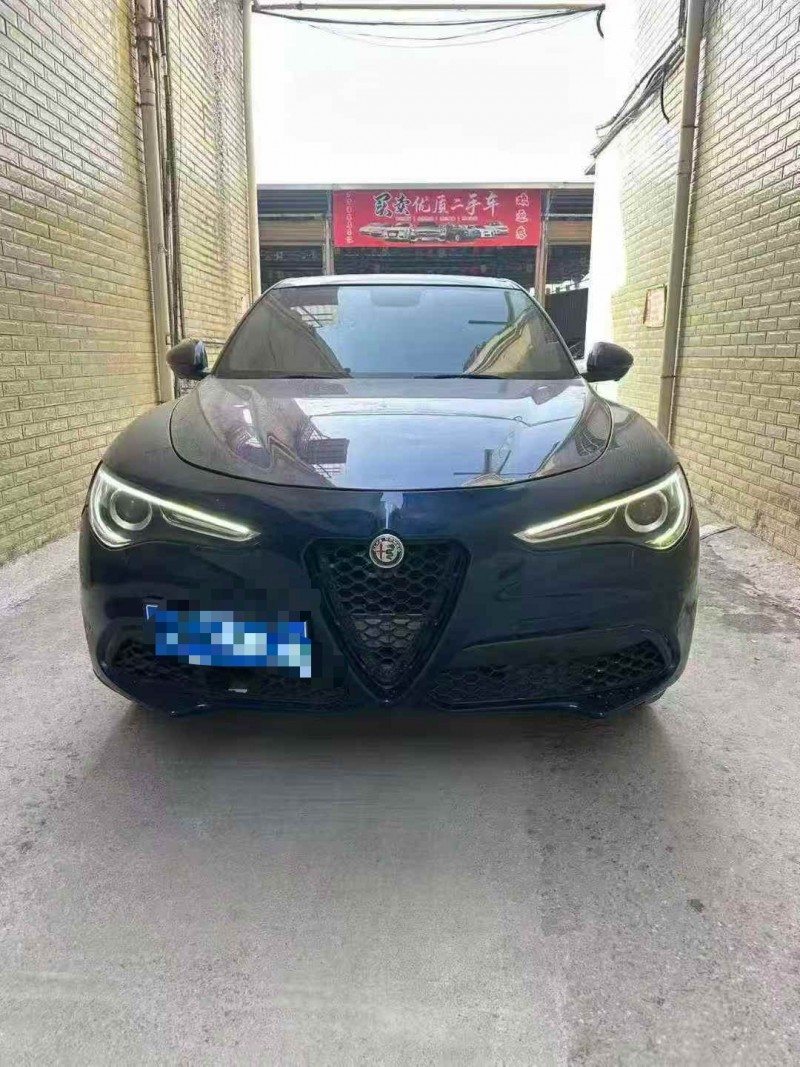 衡阳19年阿尔法·罗密欧Stelvio1