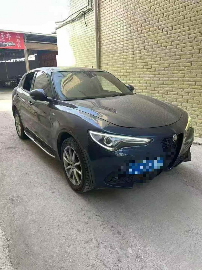 衡阳19年阿尔法·罗密欧Stelvio3