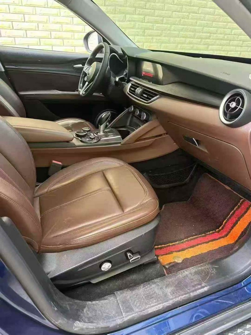 衡阳19年阿尔法·罗密欧Stelvio6