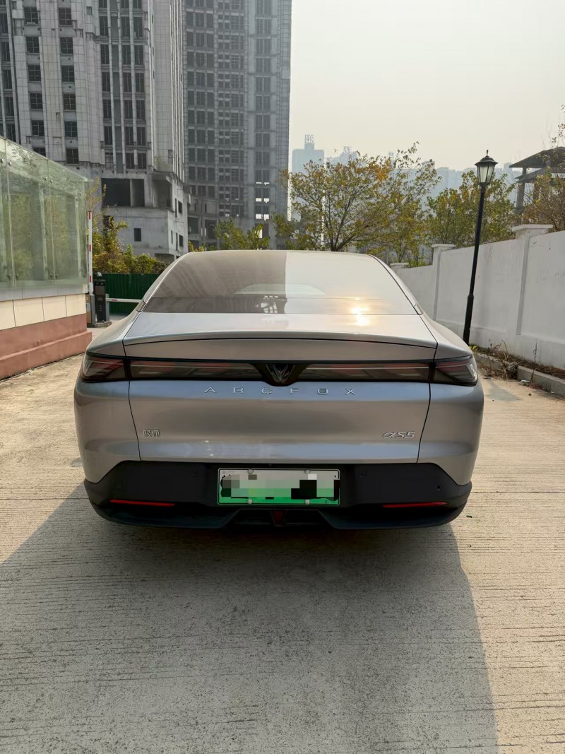 上饶25年极狐汽车阿尔法7