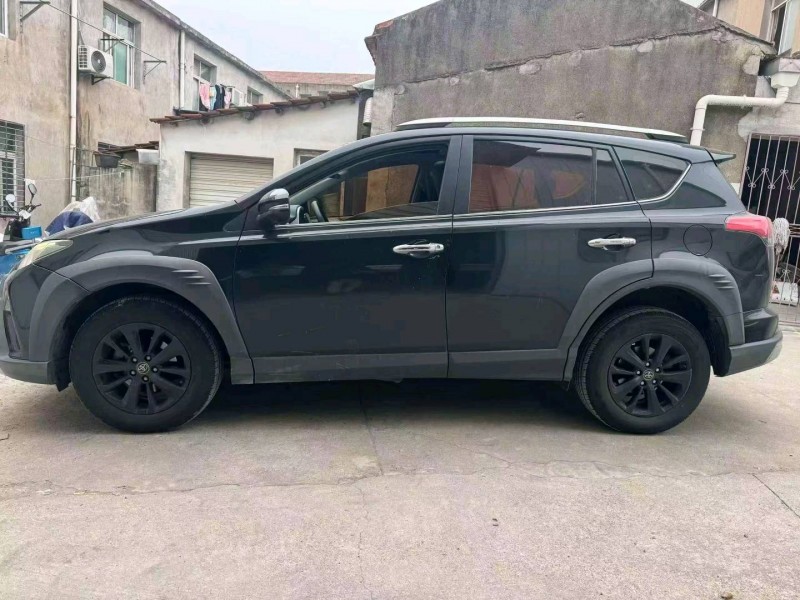 武汉19年丰田RAV4荣放3