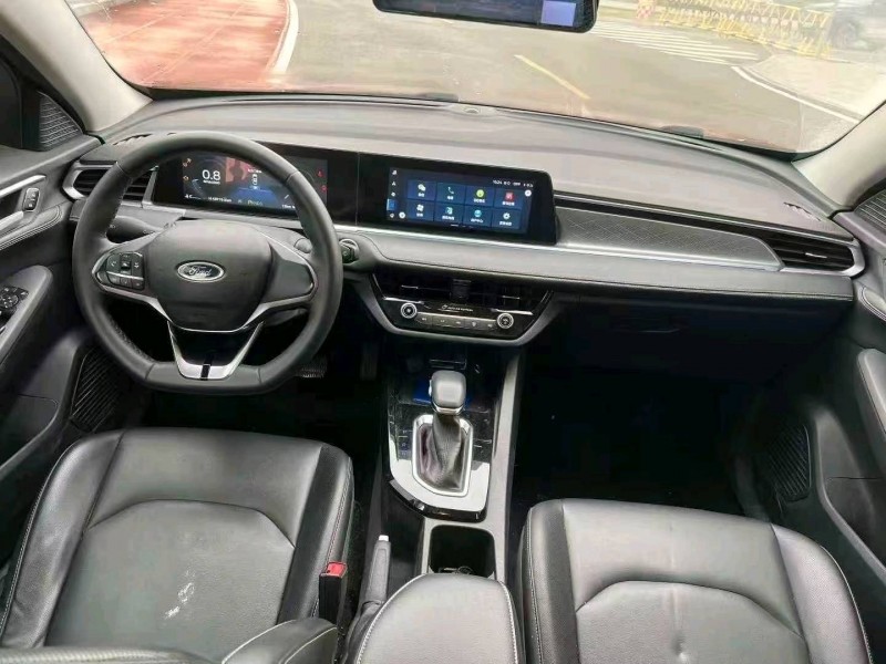 南宁22年福特福睿斯4