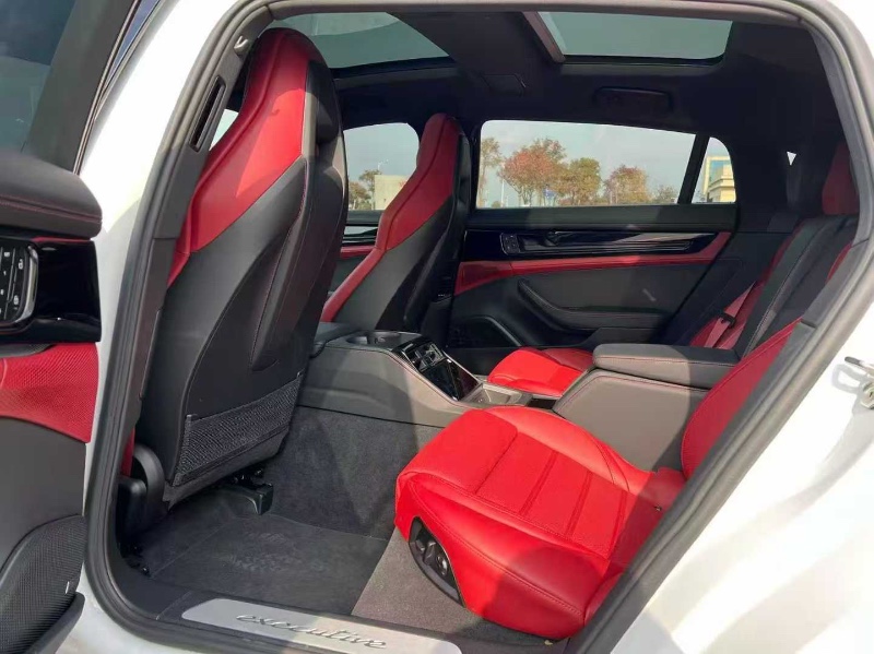 成都25年保时捷帕拉梅拉6