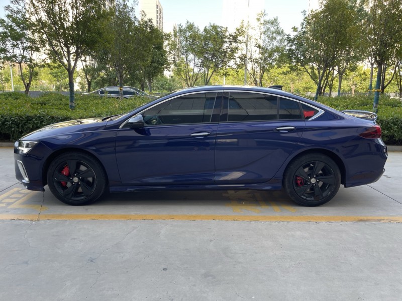 济宁23年别克君威4