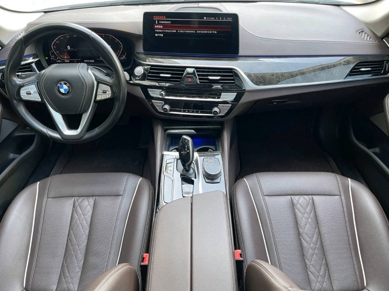 济宁21年宝马5系8