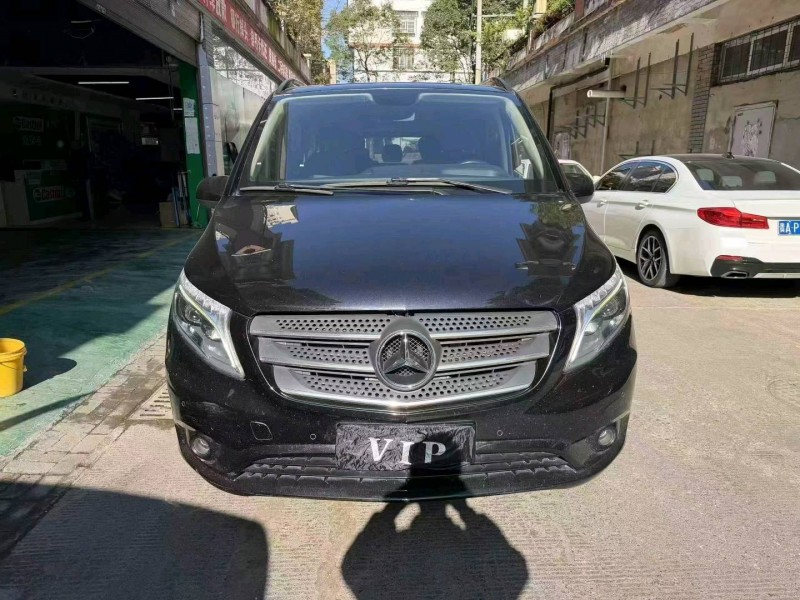 贵阳18年奔驰威霆1