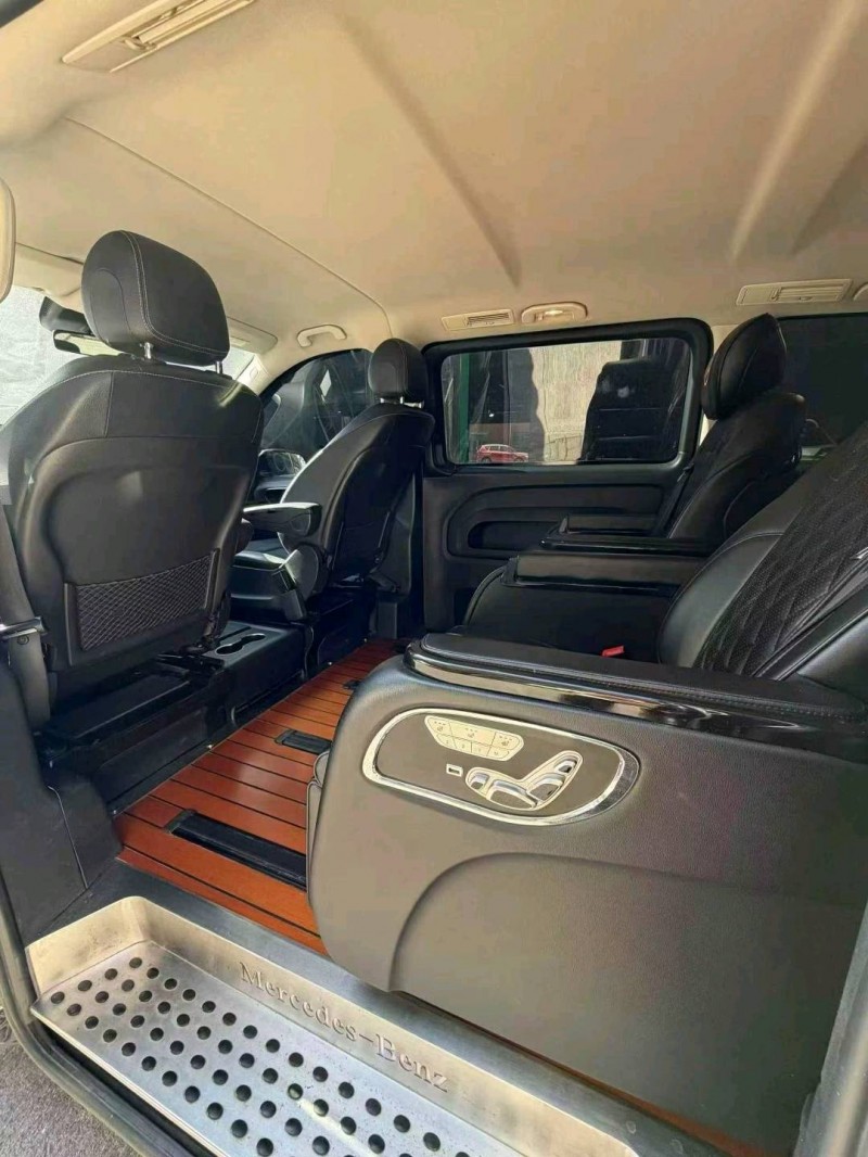 贵阳18年奔驰威霆8