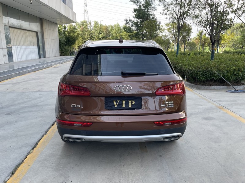 济宁19年奥迪Q59