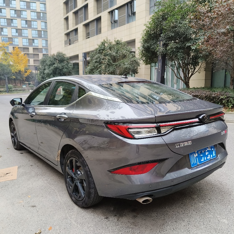 成都23年江淮思皓7