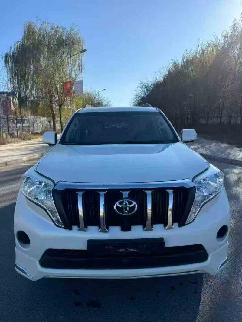 银川17年丰田普拉多1