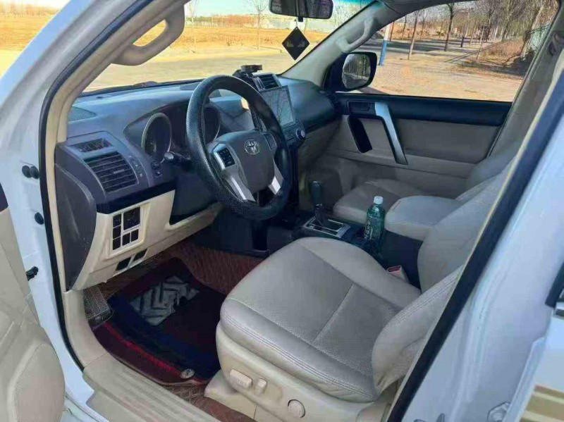 银川17年丰田普拉多4