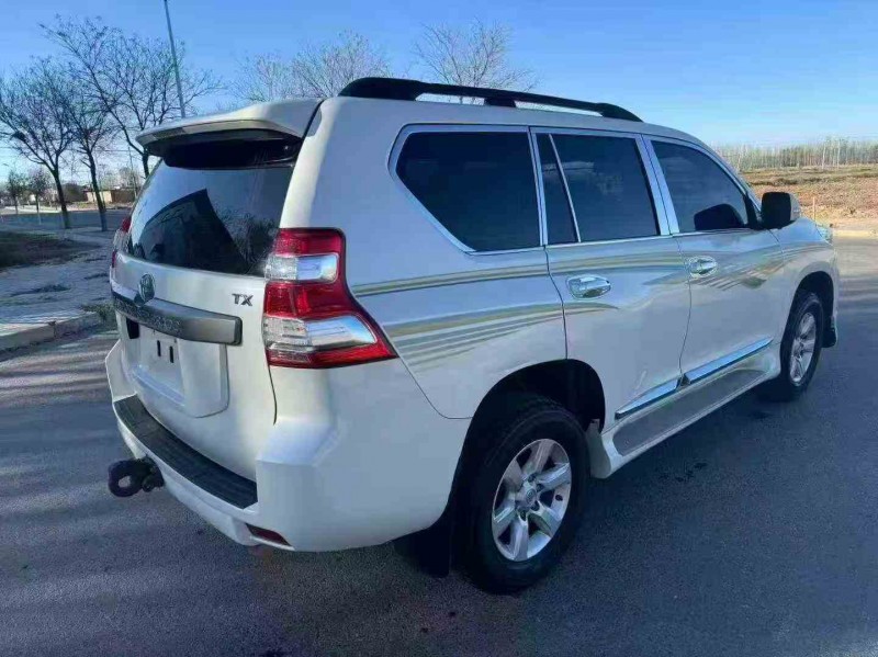 银川17年丰田普拉多7