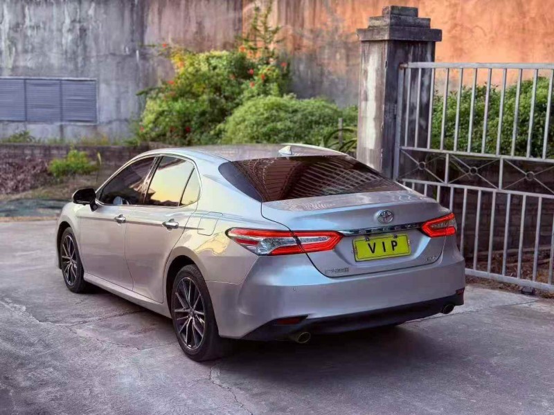 深圳22年丰田凯美瑞6