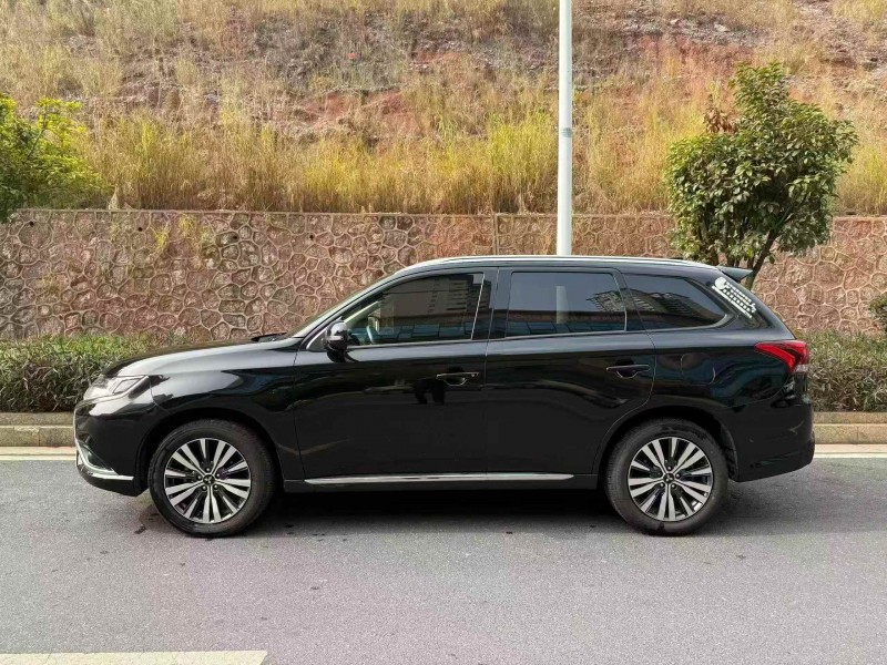 宁波22年三菱欧蓝德5