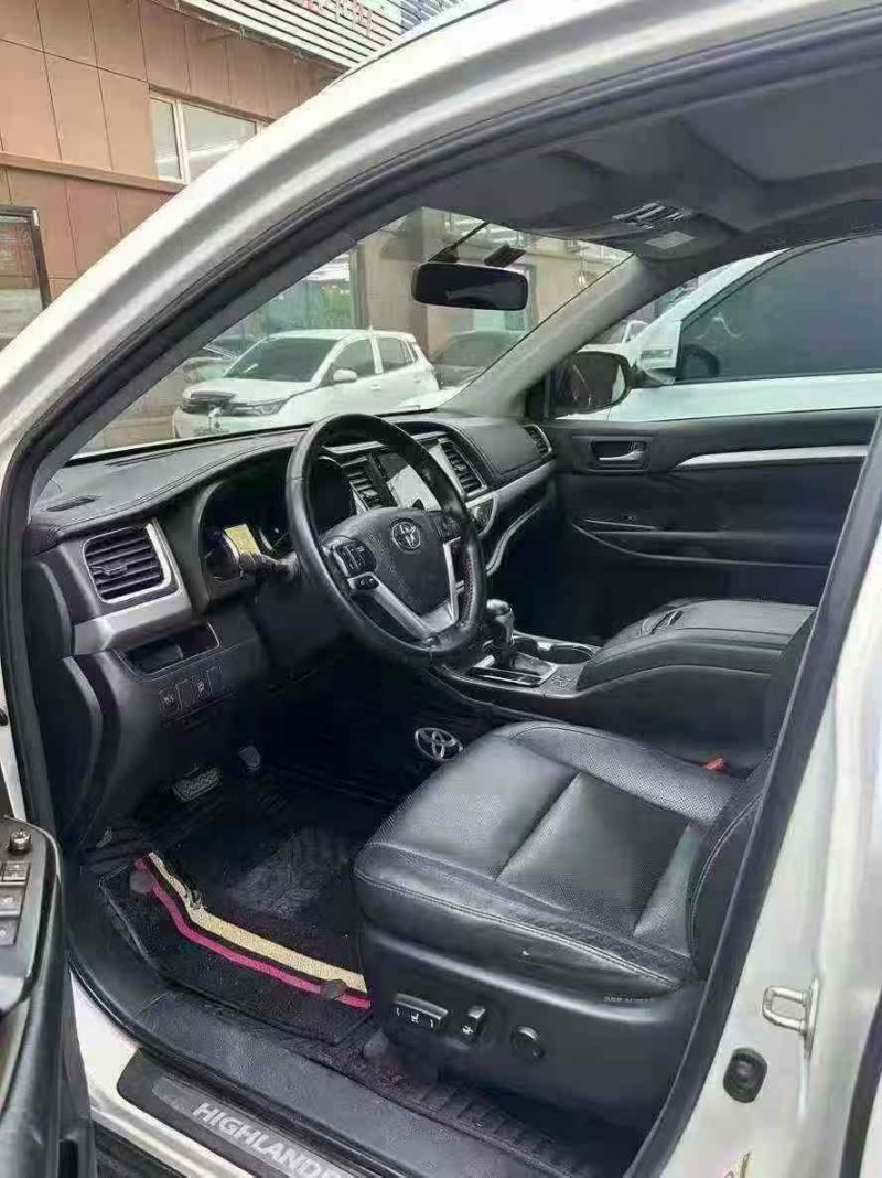 郑州17年丰田汉兰达6