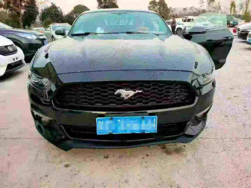 武汉16年福特野马1