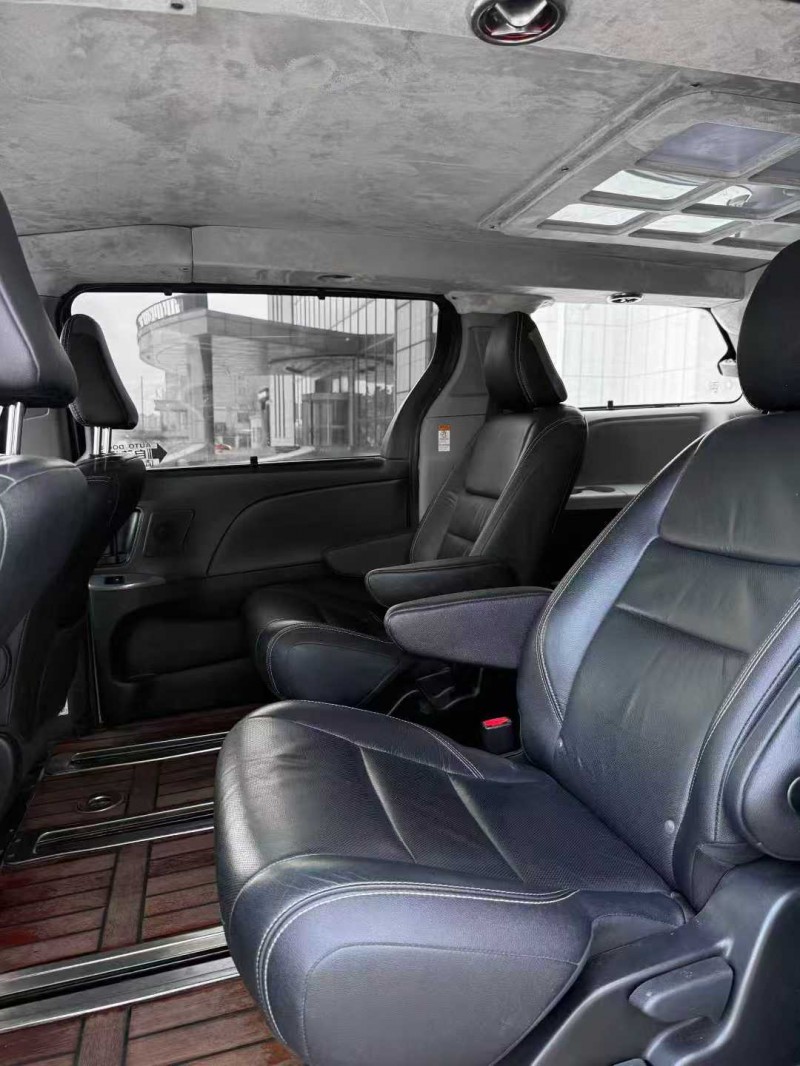 吉林19年丰田塞纳6