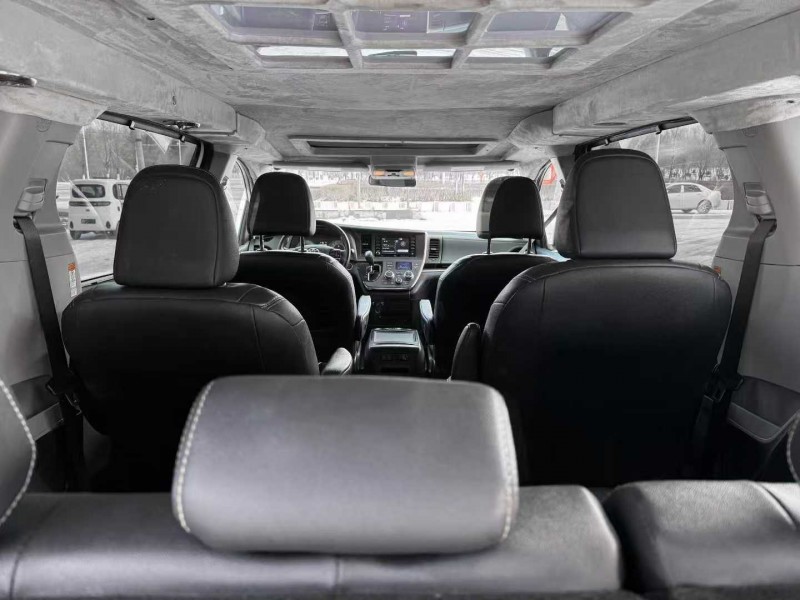 吉林19年丰田塞纳7