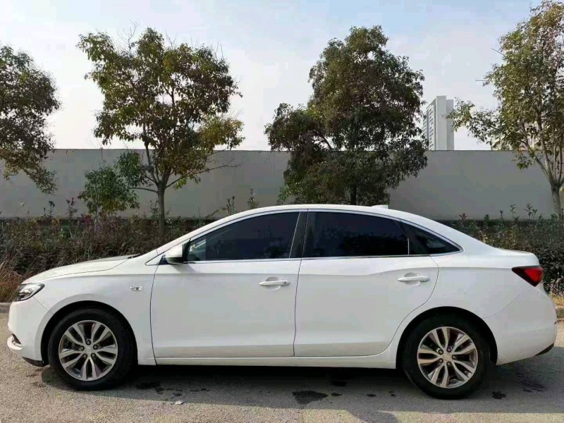 宜昌20年别克英朗7