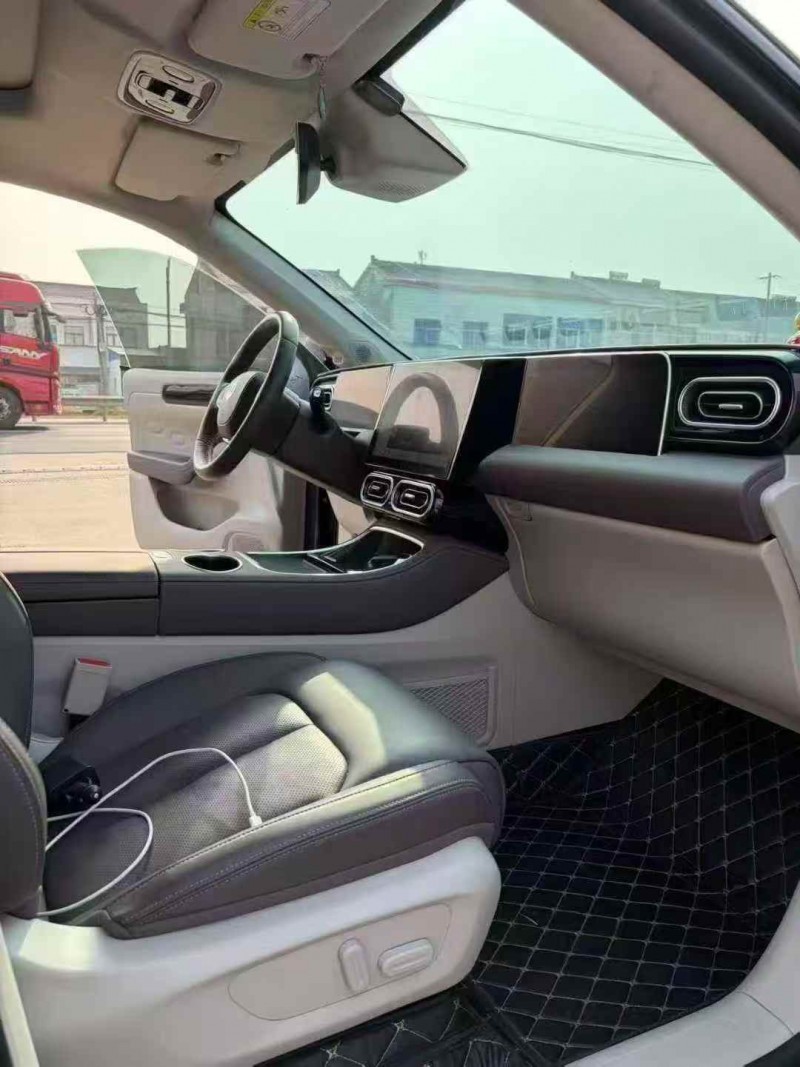 苏州24年零跑汽车C114