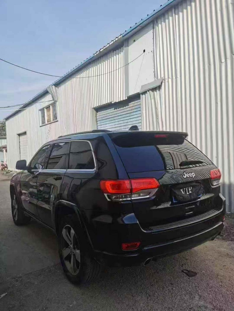 徐州16年Jeep大切诺基8