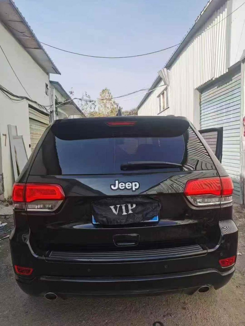 徐州16年Jeep大切诺基9