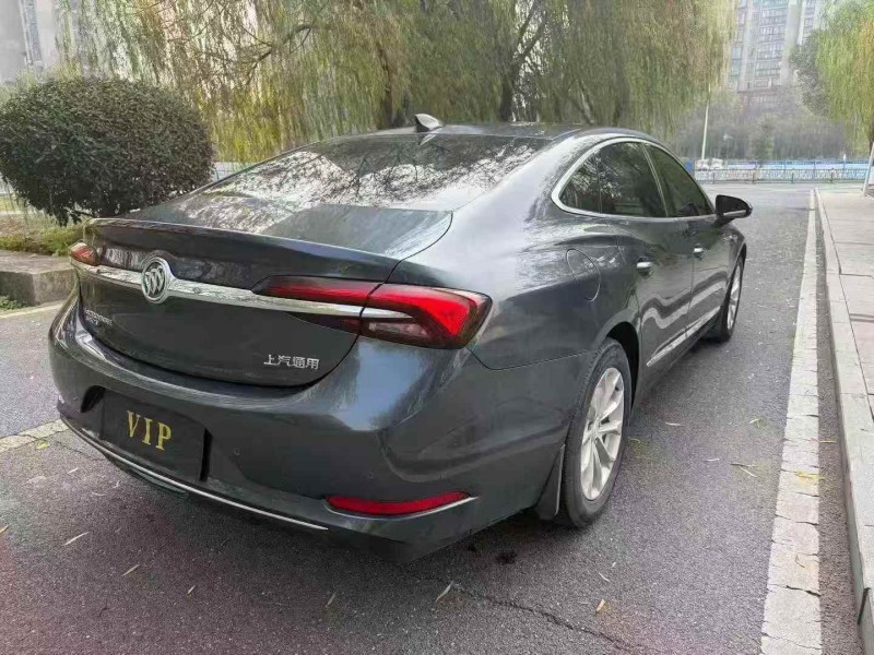 景德镇21年别克君越8