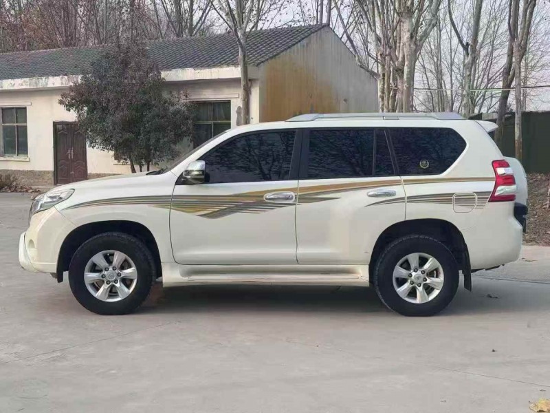 开封17年丰田普拉多8