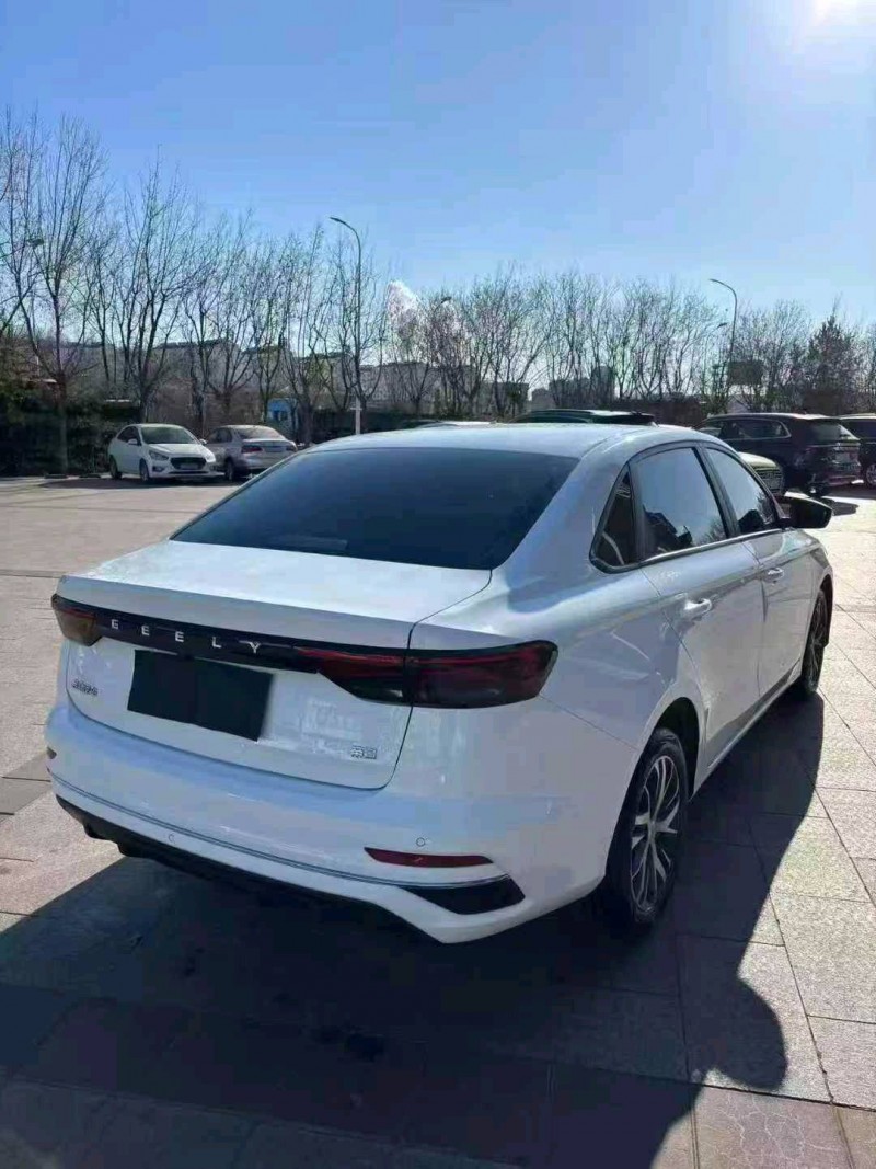 保定25年吉利帝豪7