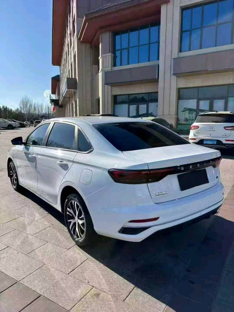 保定25年吉利帝豪8