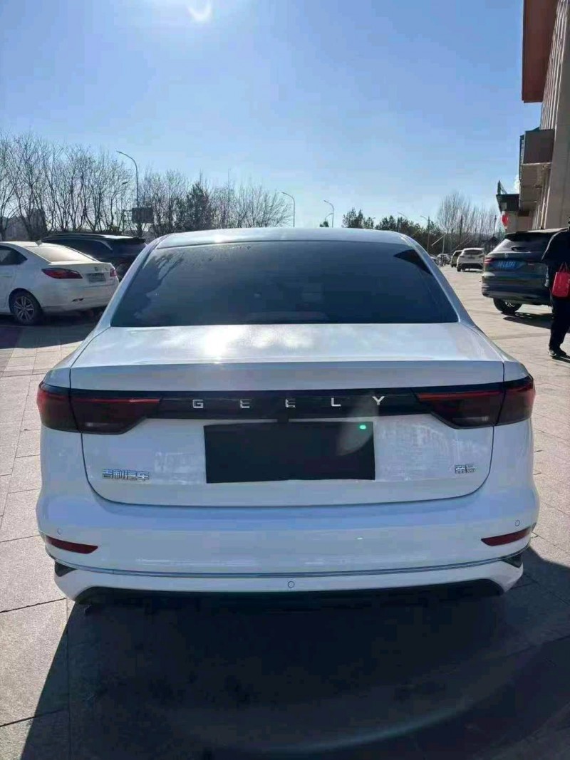 保定25年吉利帝豪9