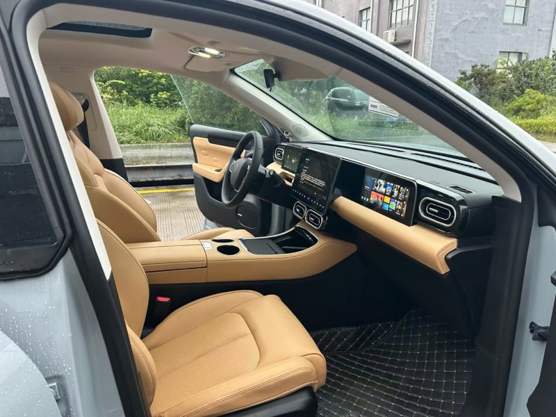 宿迁25年零跑汽车C114