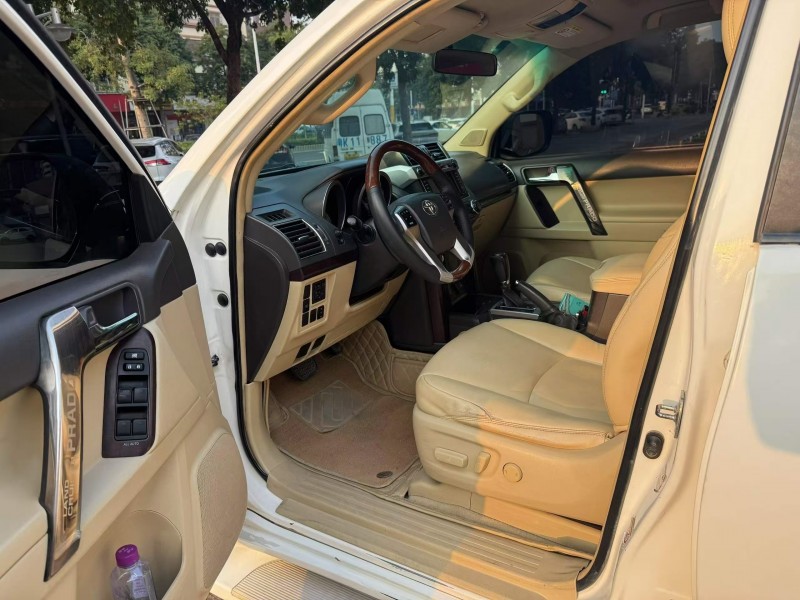 广州14年丰田普拉多3