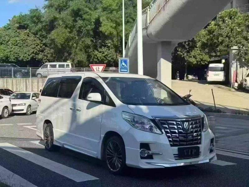 广州12年丰田埃尔法3