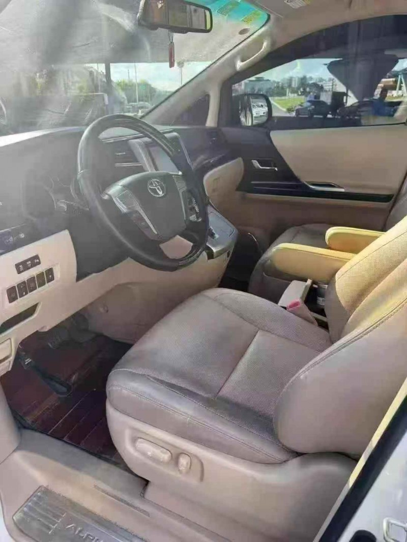 广州12年丰田埃尔法5