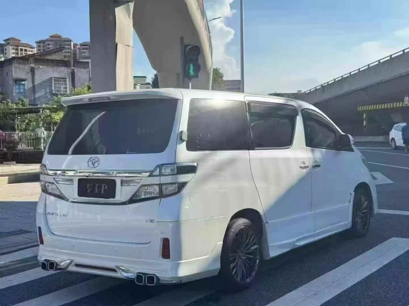 广州12年丰田埃尔法8