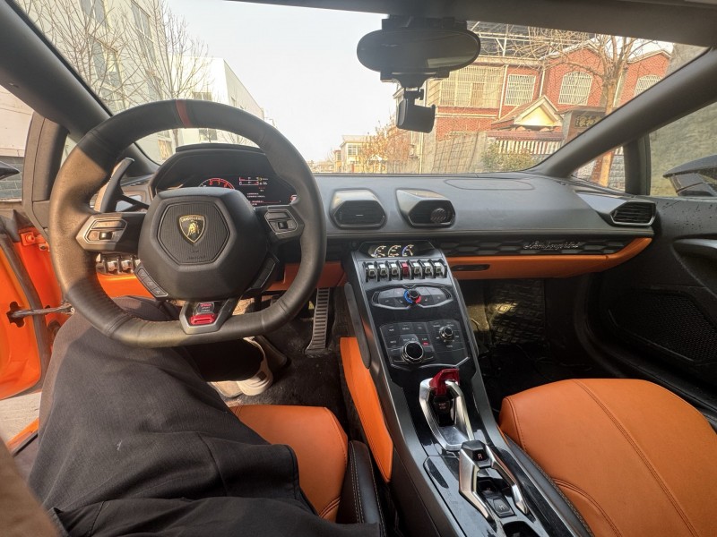 新乡16年兰博基尼飓风610-48