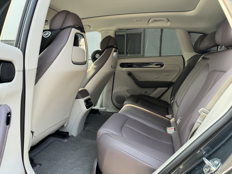 新乡24年零跑汽车C116