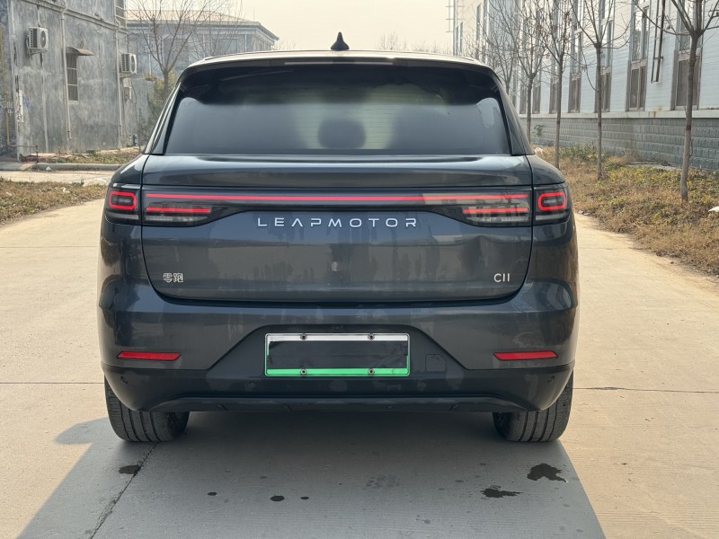 新乡24年零跑汽车C118