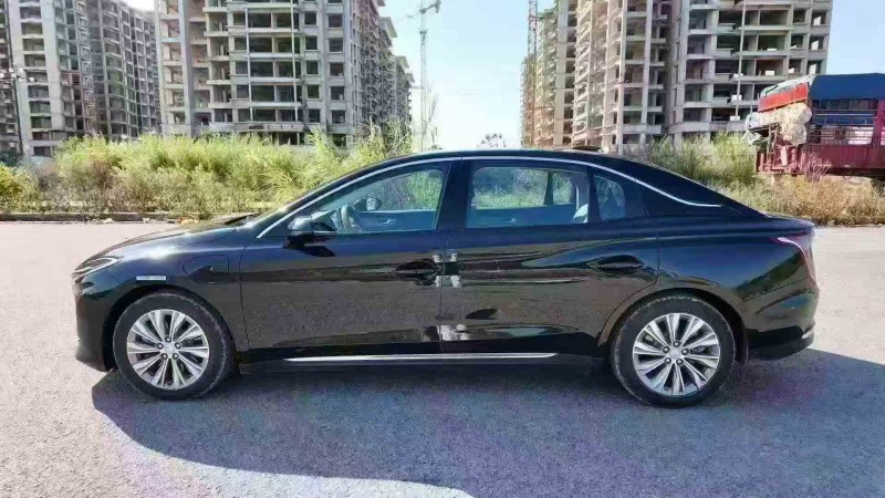 贵港25年红旗E-QM55