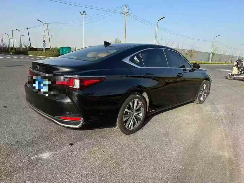 常州20年雷克萨斯ES8