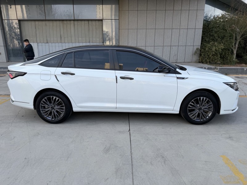 济宁23年东风奕炫8