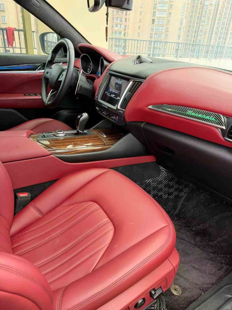 徐州17年玛莎拉蒂Levante5