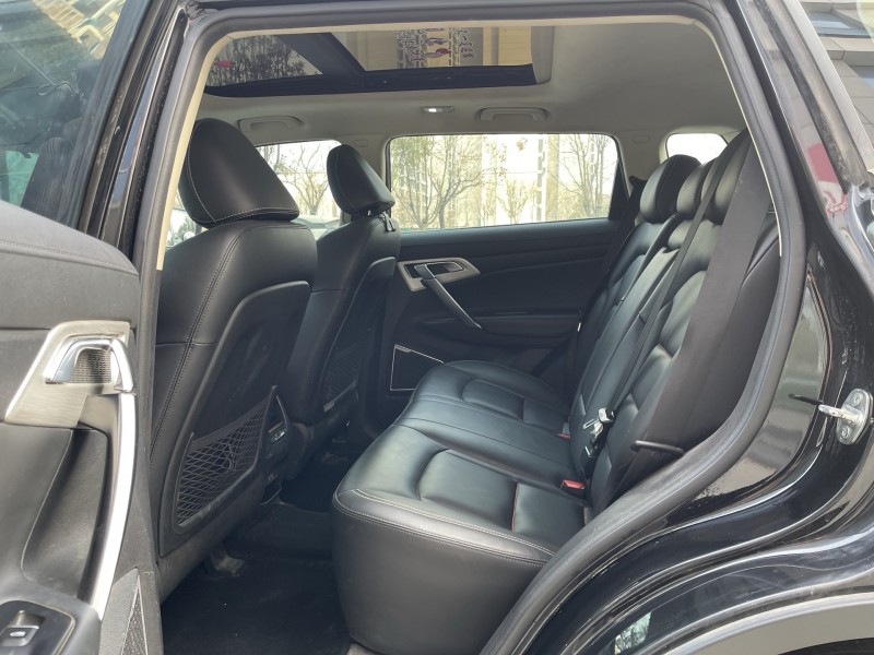 济宁18年吉利博越6