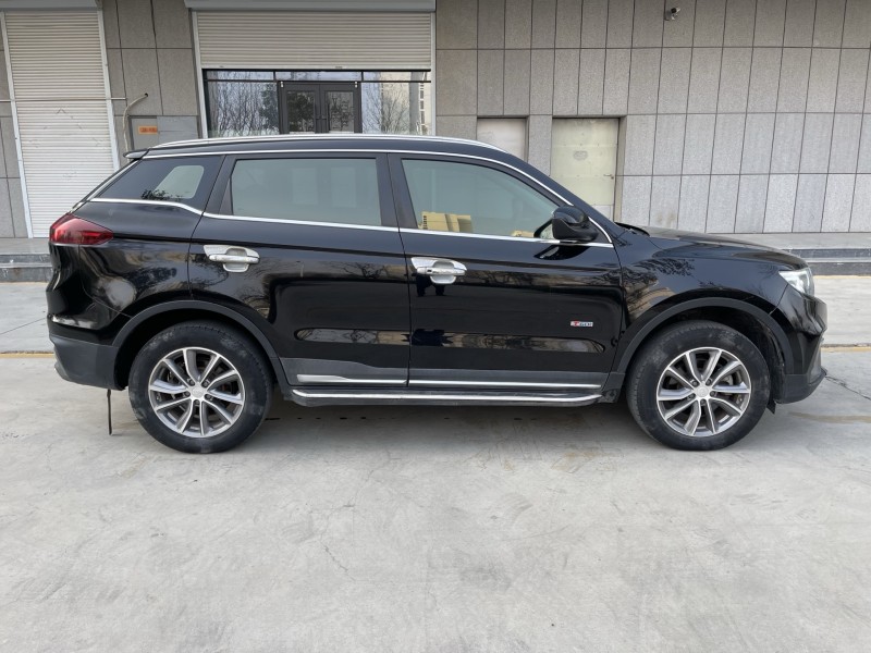 济宁18年吉利博越8