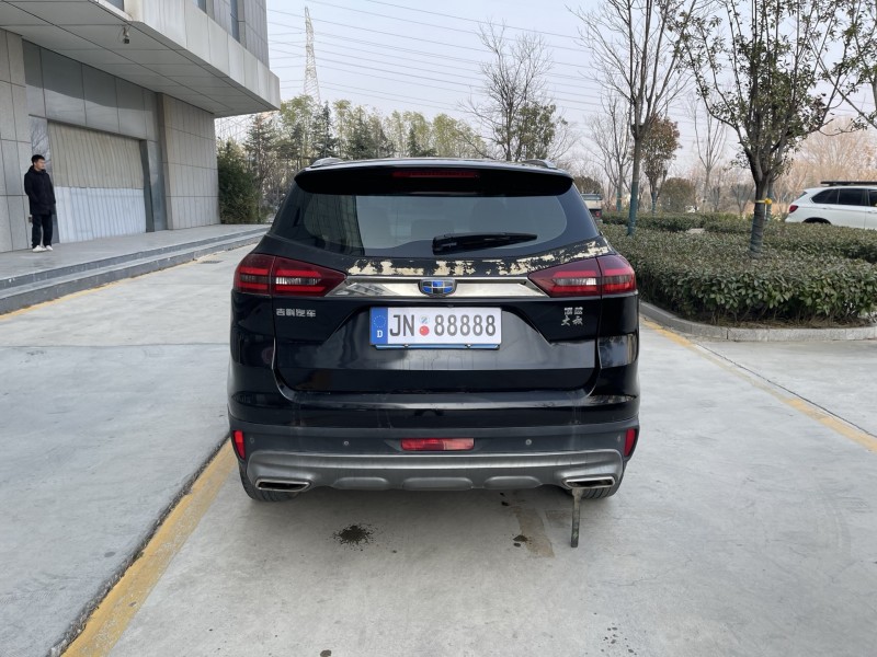 济宁18年吉利博越9
