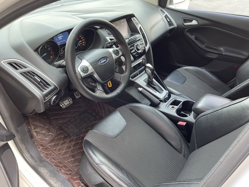 济宁14年福特福克斯5